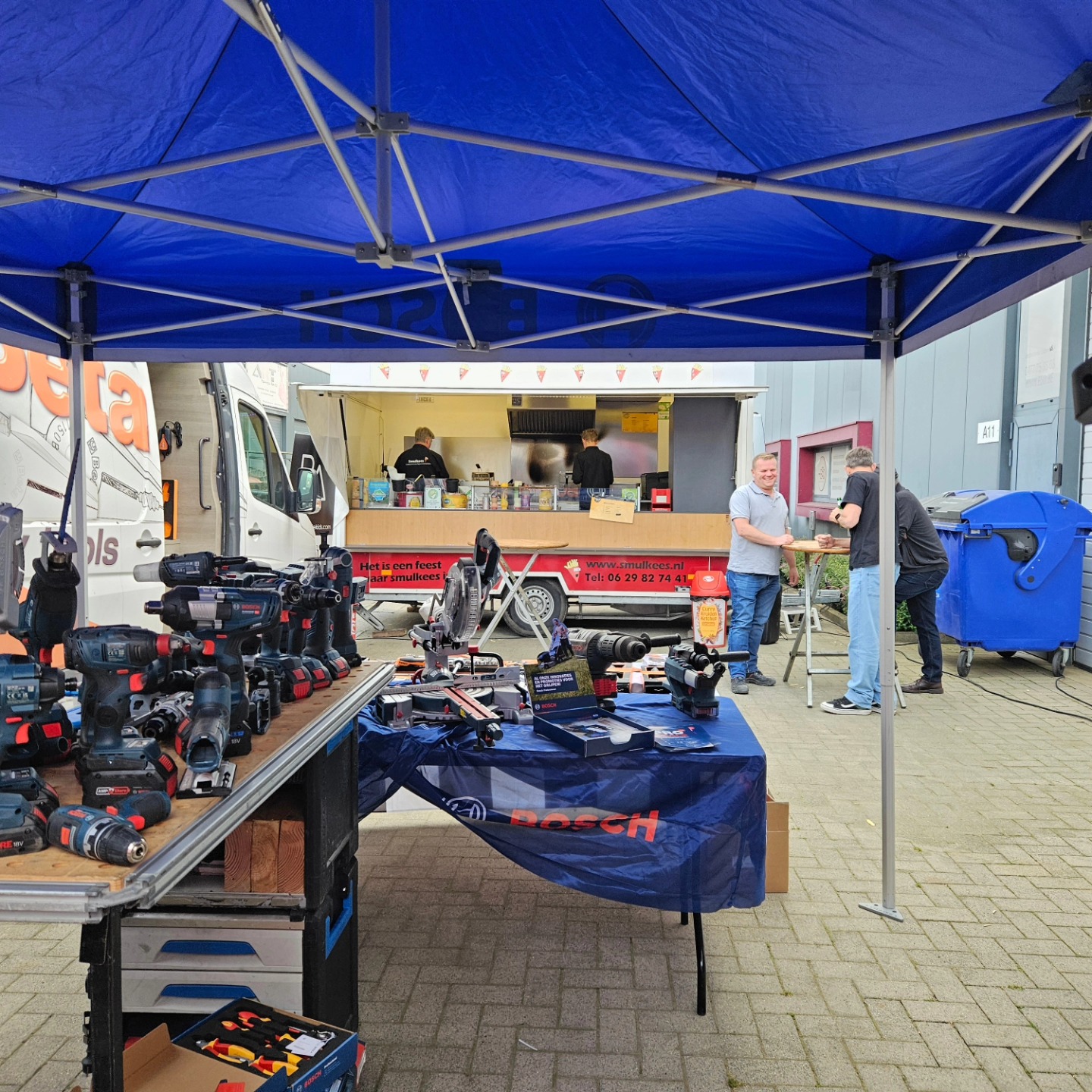 Smulkees bij een Bosch demonstratie en gereedschap stand